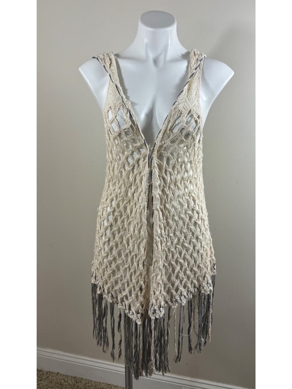 BKE Crochet Fringe Open Front Vest Womens Size S Ivory Gray Boho Festival Hippie